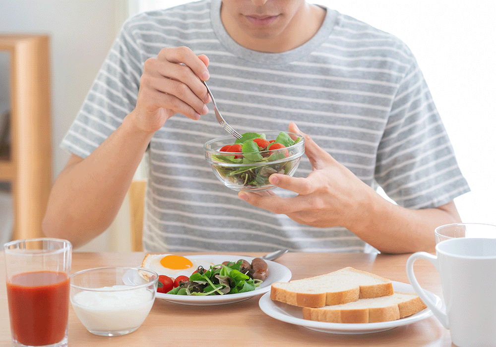 食事をする人