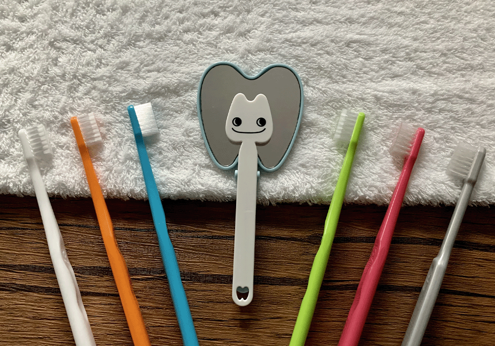 歯ブラシと手鏡